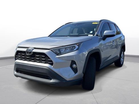 Used 2021 Toyota RAV4 XLE w/ Convenience Package image 2