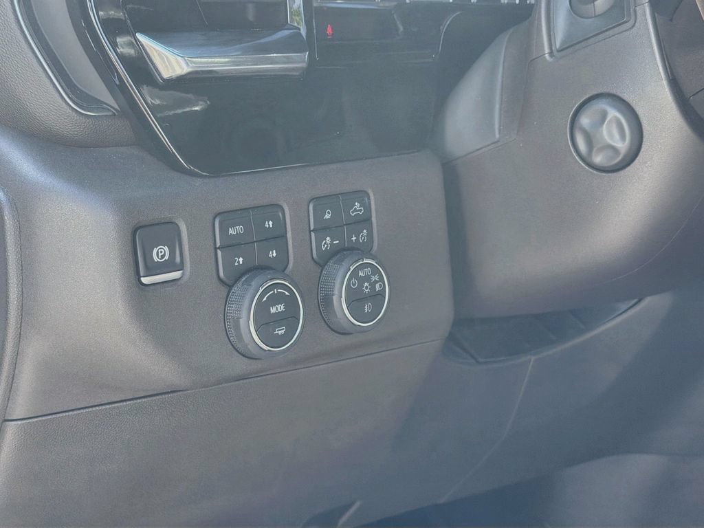Used 2025 Chevrolet Silverado 1500 LTZ AWD/4WD image 10