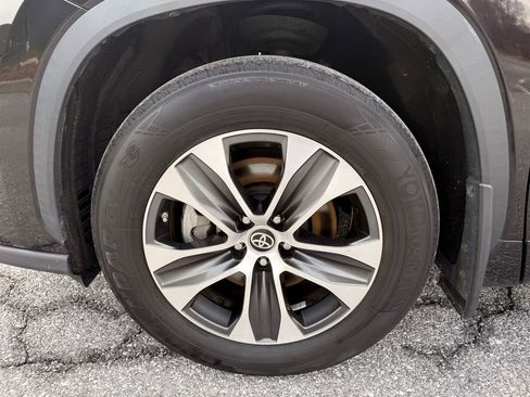 Used 2021 Toyota Highlander XLE image 36