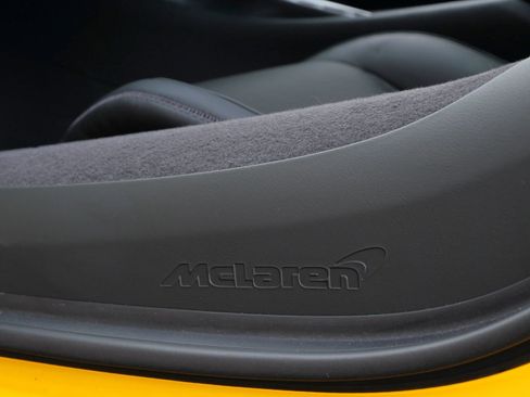 Used 2023 McLaren Artura RWD image 19
