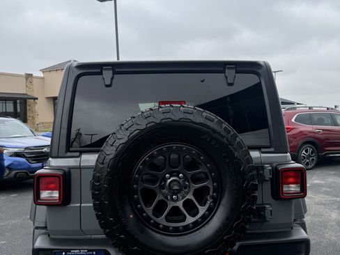 Used 2023 Jeep Wrangler Willys image 6