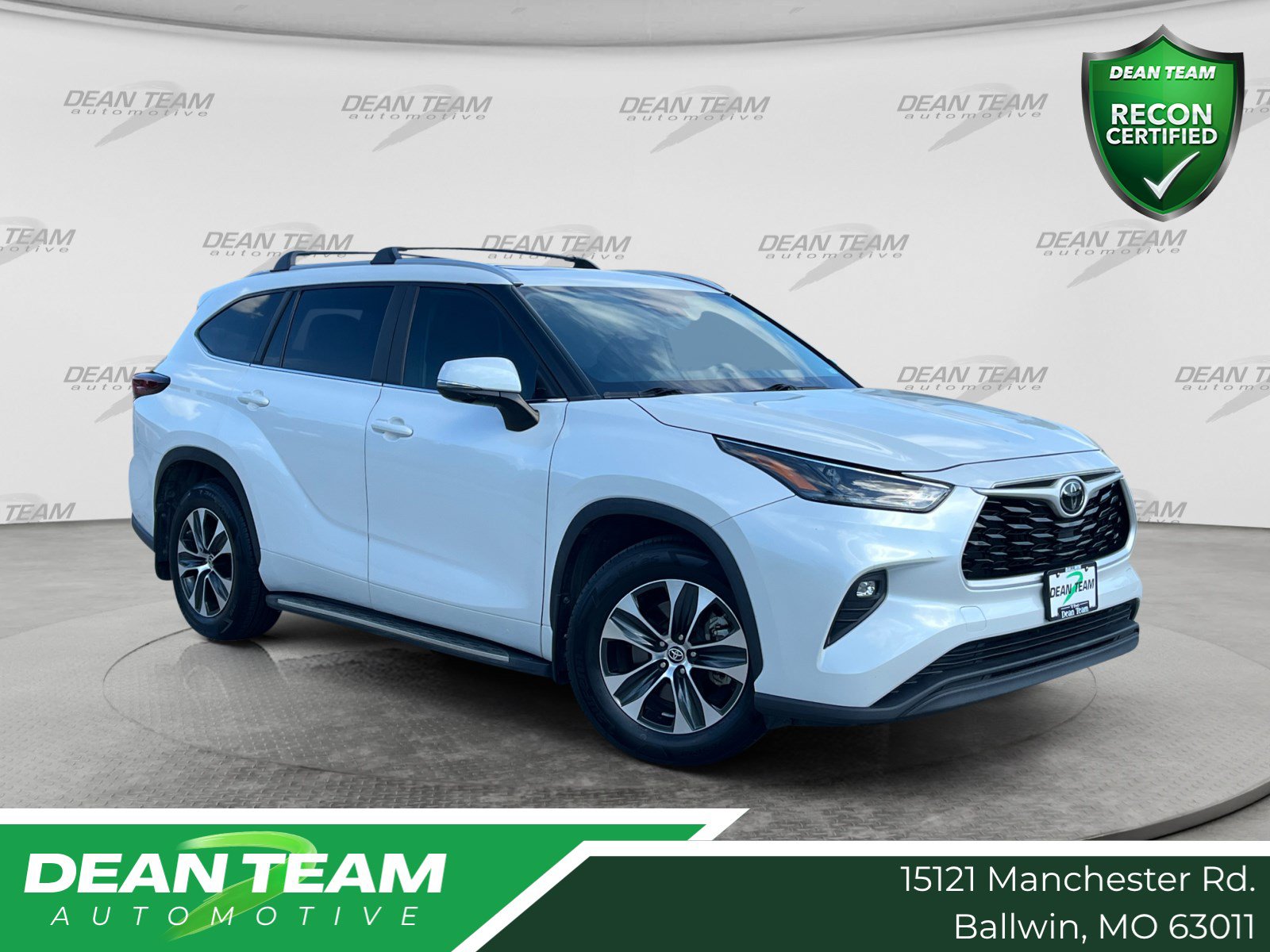 Used 2024 Toyota Highlander XLE FWD image 1