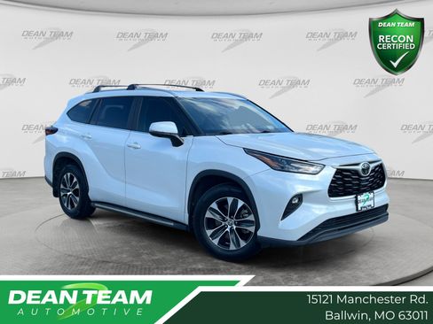 Used 2024 Toyota Highlander XLE FWD image 1