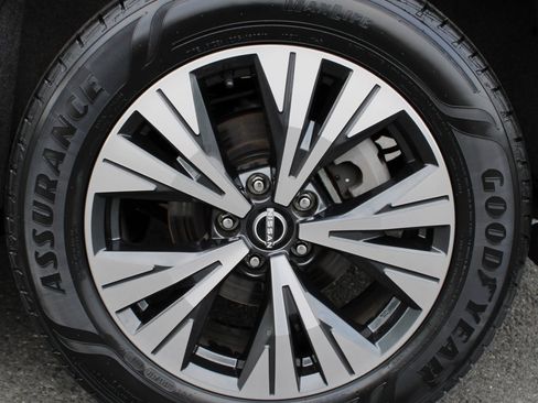 Certified 2023 Nissan Rogue SV image 13