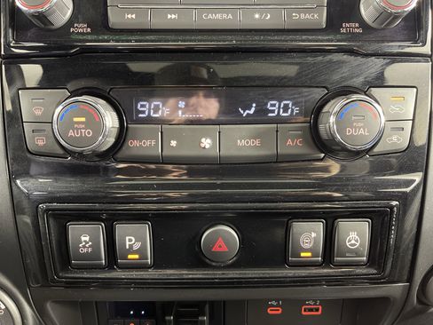 Used 2024 Nissan Titan PRO-4X w/ Pro-4x Convenience Package image 26