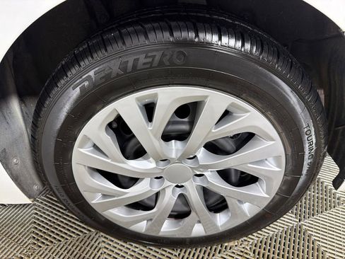 Used 2020 Toyota Corolla LE image 19