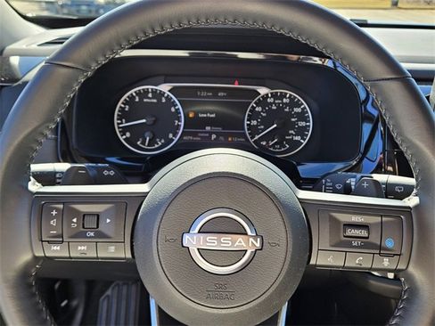 Used 2025 Nissan Pathfinder SV image 25