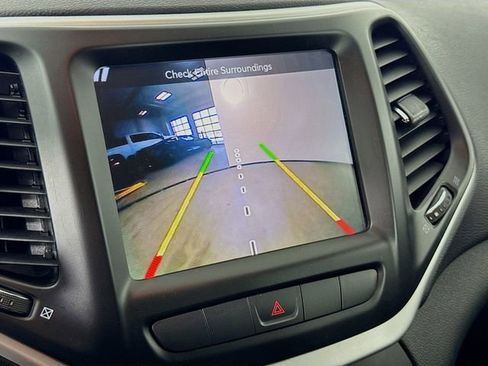 Used 2015 Jeep Cherokee Trailhawk w/ Comfort/Convenience Group image 16