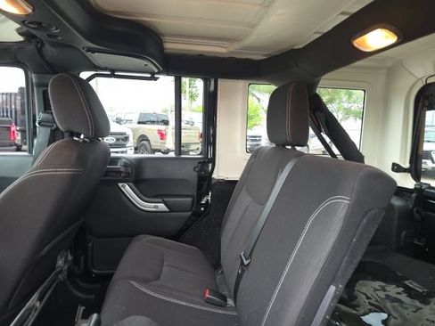 Used 2015 Jeep Wrangler Unlimited Sahara w/ Max Tow Package AWD/4WD image 9