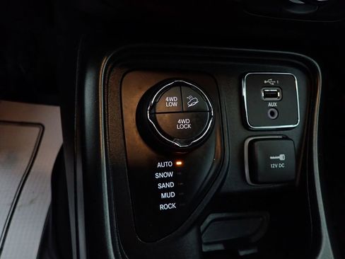 Used 2019 Jeep Compass Trailhawk image 4