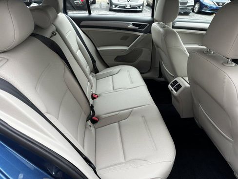 Used 2015 Volkswagen Golf S image 30