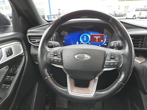 Used 2020 Ford Explorer Platinum w/ Premium Technology Package image 24