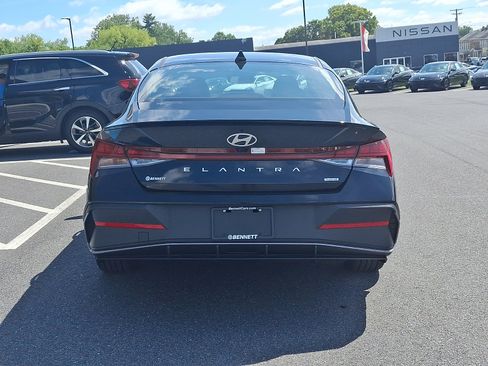 Used 2025 Hyundai Elantra SEL FWD image 5