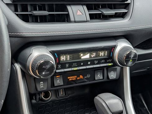 Used 2022 Toyota RAV4 XLE w/ Convenience Package image 22