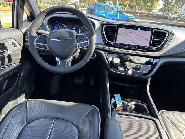 Used 2026 Chrysler Pacifica Limited FWD image 19