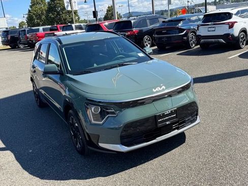 Certified 2024 Kia Niro Wind w/ Wind Preserve Package FWD image 7