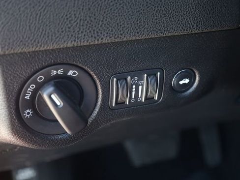Used 2023 Dodge Charger SXT RWD image 10