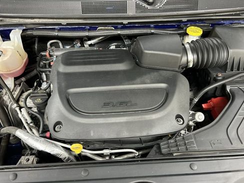 Used 2020 Chrysler Pacifica Touring-L w/ Tire & Wheel Group FWD image 24