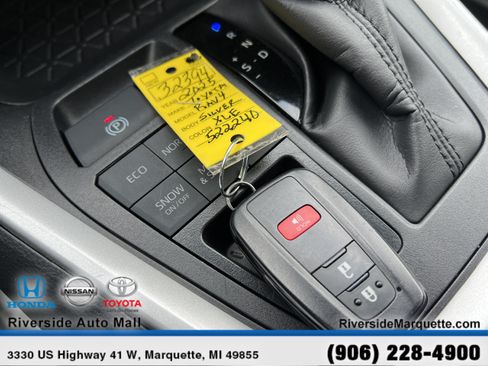 Used 2025 Toyota RAV4 XLE AWD/4WD image 26