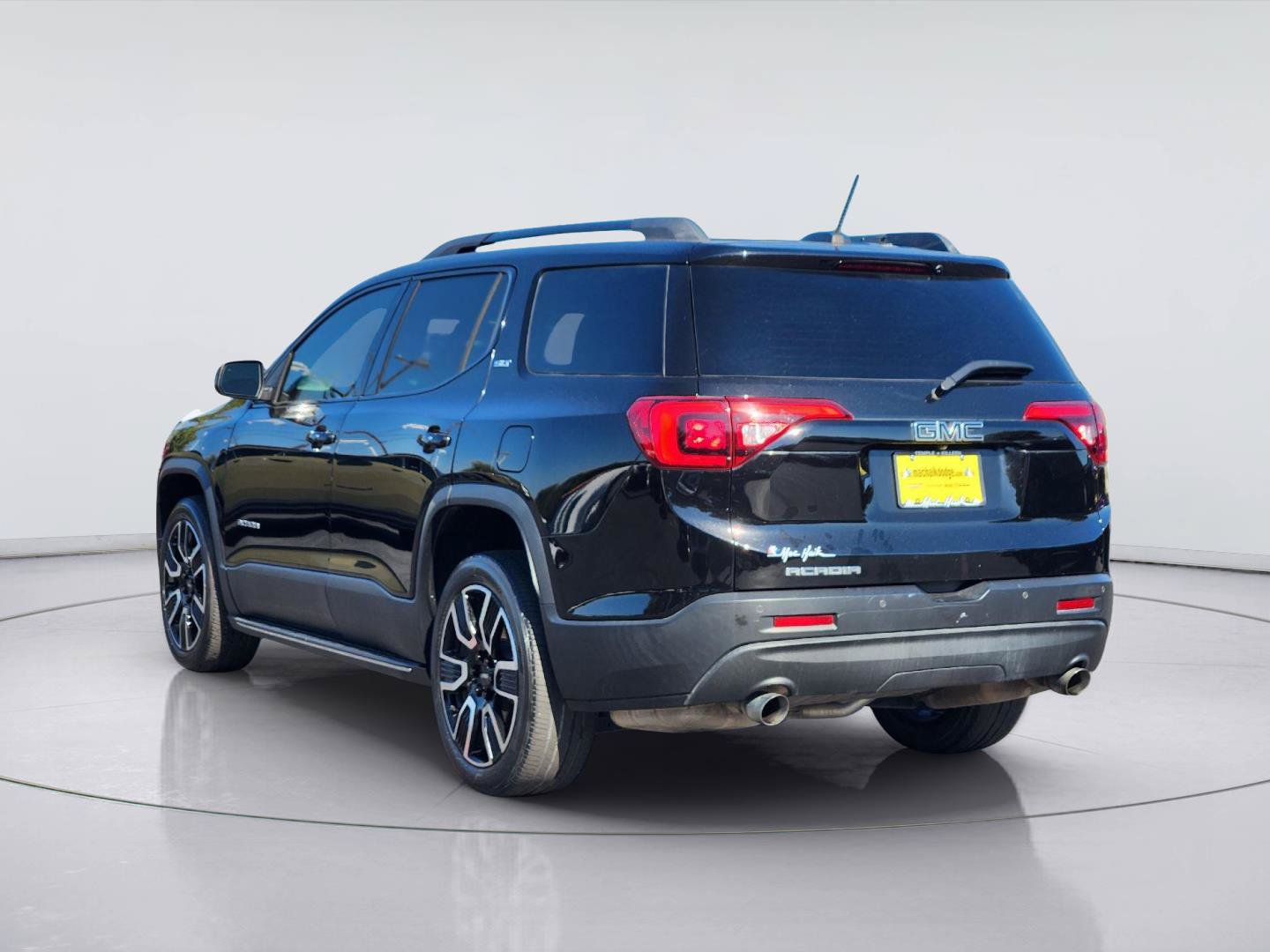 Used 2019 GMC Acadia SLT w/ Black Edition FWD image 7