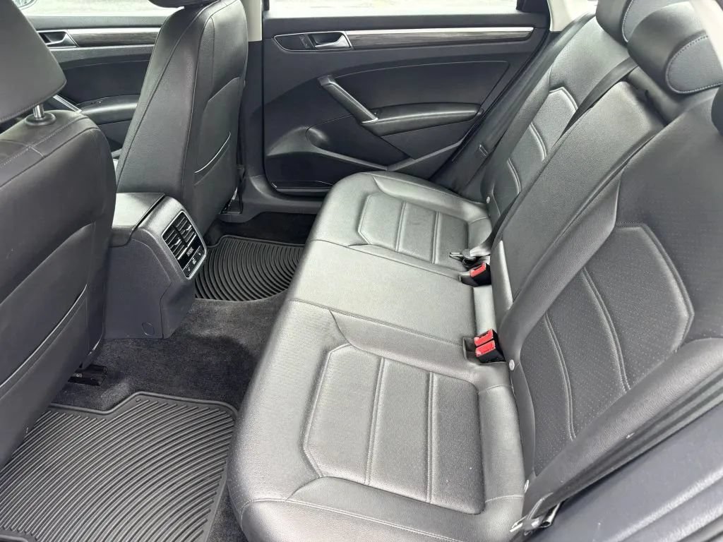 Used 2017 Volkswagen Passat 1.8T SE FWD image 14