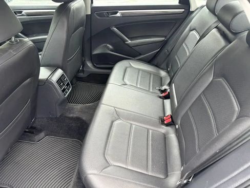 Used 2017 Volkswagen Passat 1.8T SE FWD image 14
