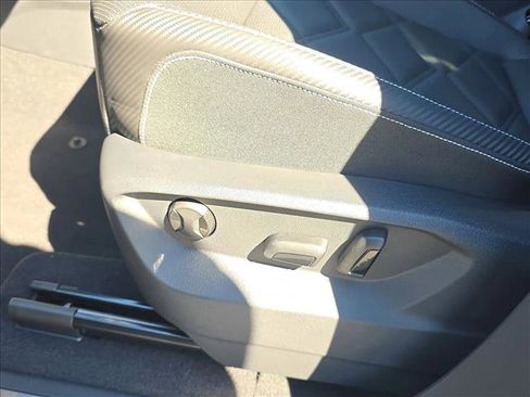 New 2026 Volkswagen Atlas Cross Sport SE image 6