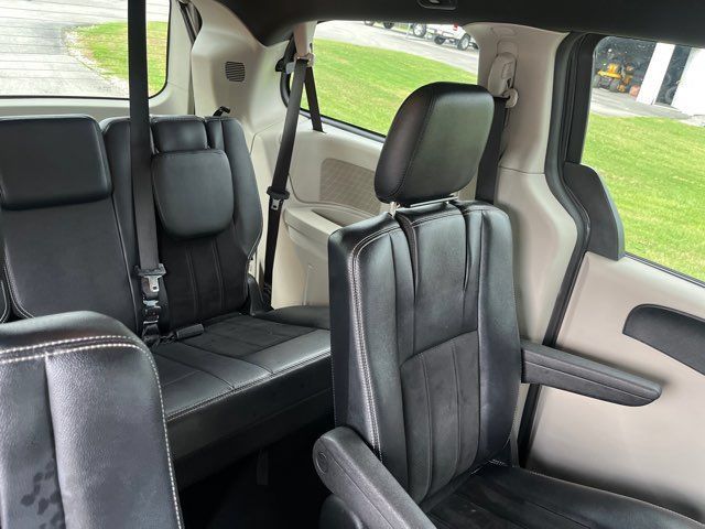 Used 2018 Dodge Grand Caravan SXT FWD image 16