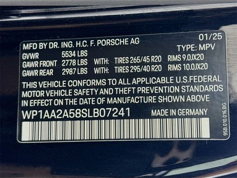 Certified 2025 Porsche Macan image 36