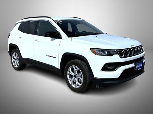 Certified 2025 Jeep Compass Latitude image 3