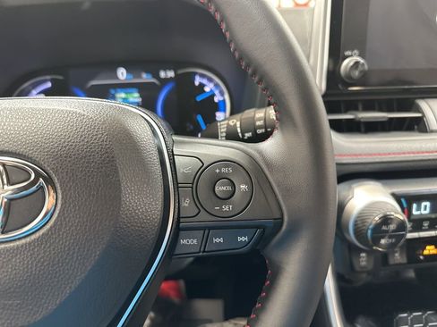 Used 2025 Toyota RAV4 SE image 23