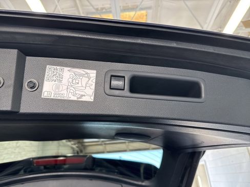 Used 2022 Toyota Highlander Platinum image 12