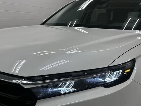 Used 2025 Honda CR-V EX-L image 31