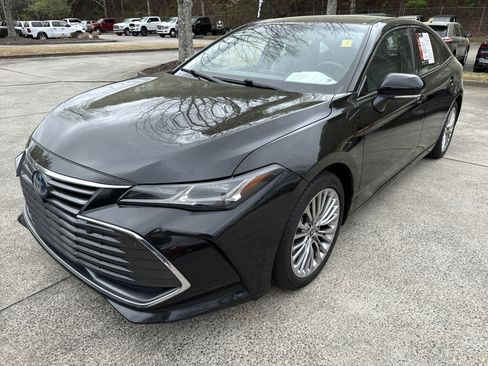 Used 2022 Toyota Avalon Limited w/ Advanced Safety Package FWD image 3
