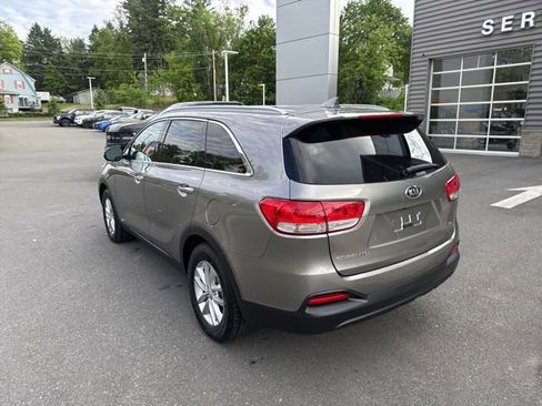 Used 2016 Kia Sorento AWD w/ LX Convenience Package image 8