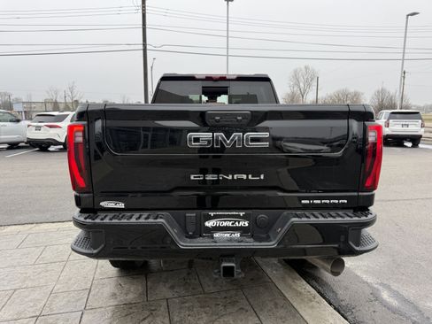 Used 2025 GMC Sierra 2500 Denali Ultimate image 6