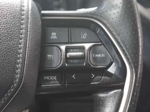 Used 2022 Toyota Tundra SR5 w/ SR5 Convenience Package AWD/4WD image 10