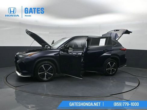 Used 2021 Toyota Highlander XSE FWD image 59