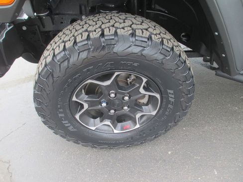 Used 2023 Jeep Wrangler Rubicon w/ Safety Group AWD/4WD image 14