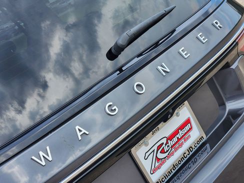 Used 2022 Jeep Wagoneer Series I AWD/4WD image 17