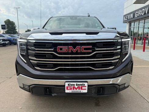 Used 2023 GMC Sierra 1500 SLT w/ SLT Convenience Package image 2