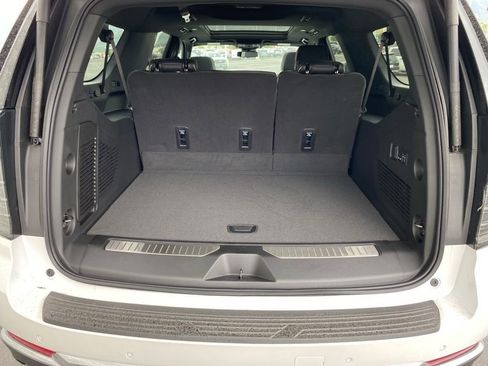 New 2025 Chevrolet Suburban Premier image 30