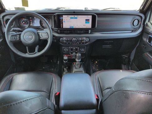 Used 2025 Jeep Wrangler Unlimited Rubicon AWD/4WD image 15