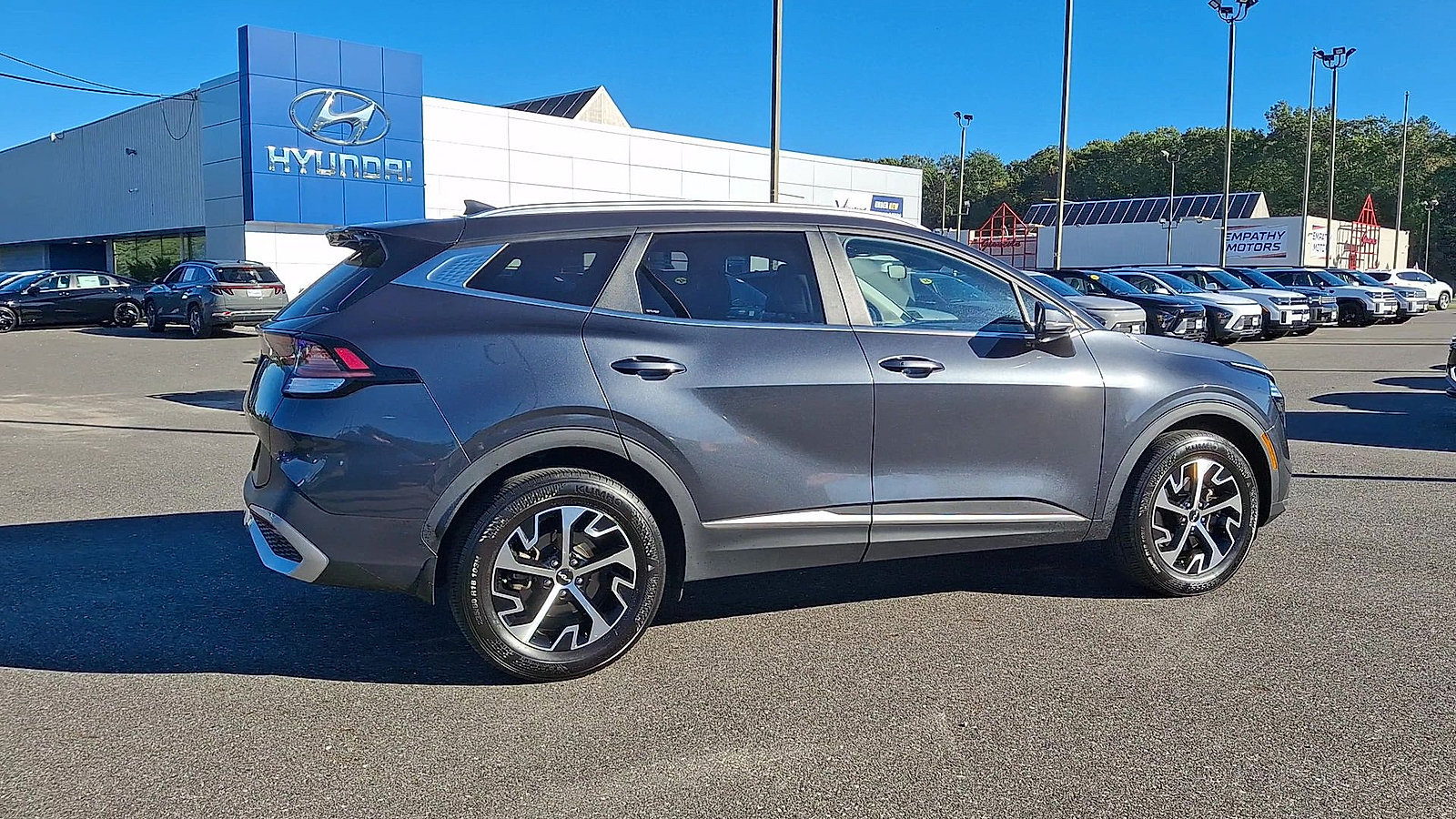 Used 2024 Kia Sportage EX AWD/4WD image 2
