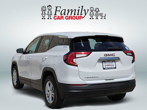 Used 2022 GMC Terrain SLE FWD image 3