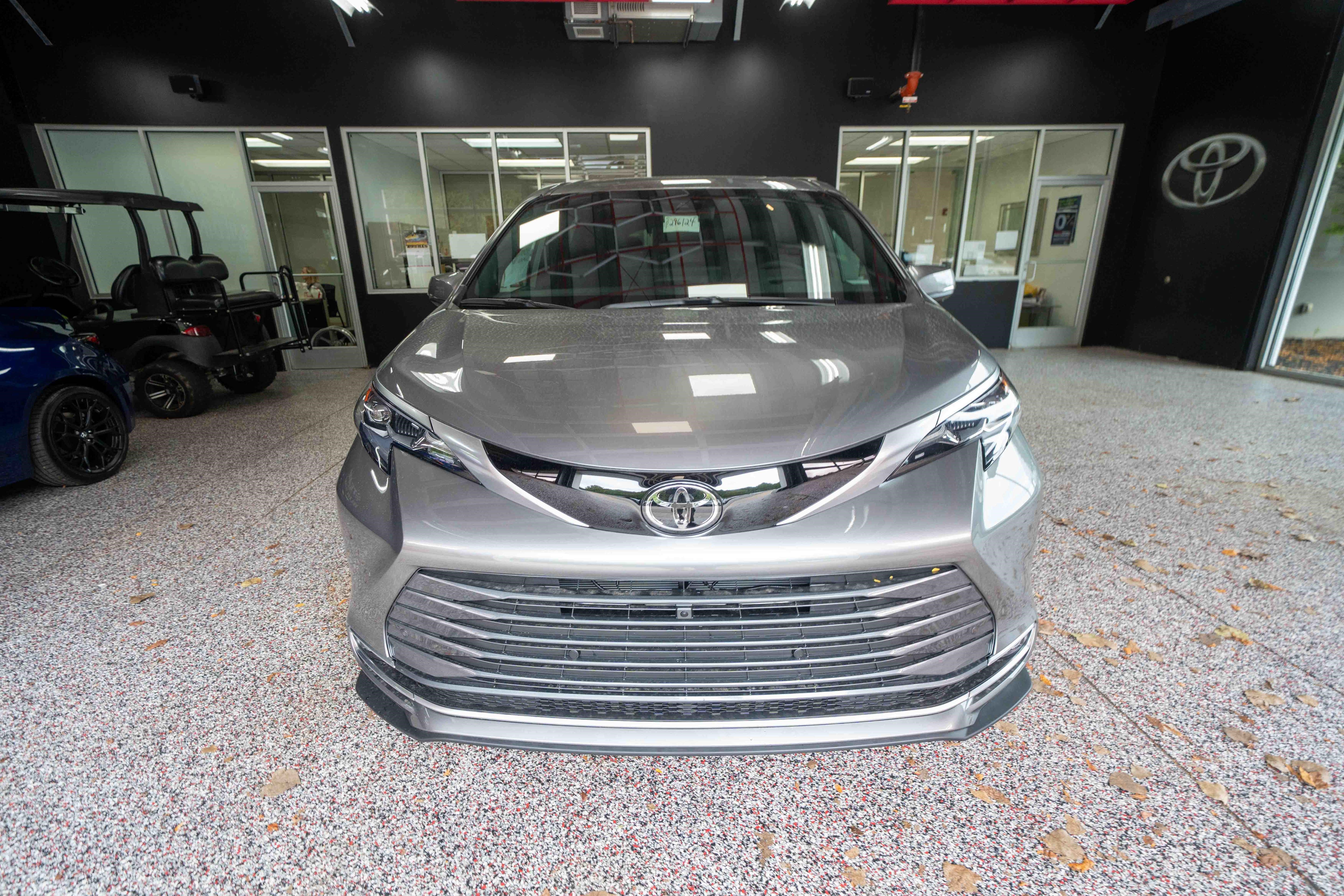 New 2026 Toyota Sienna Platinum AWD/4WD image 6