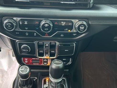 Used 2024 Jeep Gladiator Rubicon image 21