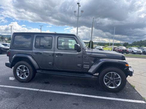 Used 2019 Jeep Wrangler Unlimited Sahara AWD/4WD image 2