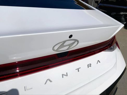 Used 2025 Hyundai Elantra SEL image 10