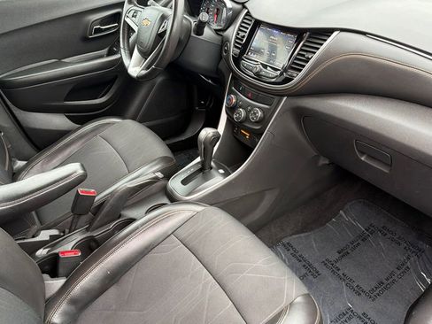 Used 2021 Chevrolet Trax LT w/ Driver Confidence Package image 16